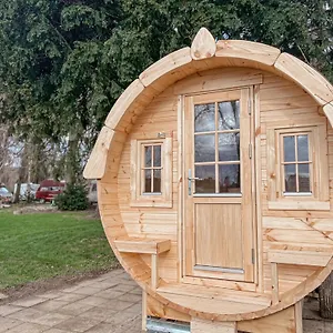 wohnen-im-campingcube-direkt-am-rhein.topcolognehotels.com/